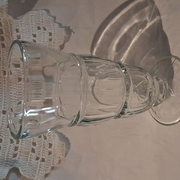 Vintage Fountain Glasses - Picture 2 of 7